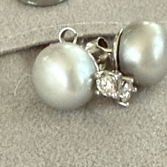 Silver Pearl and lab grown diamond earrings - Picture 2 of 5